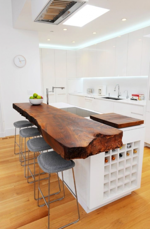 Dapur dengan meja dapur yang terbuat dari material unik